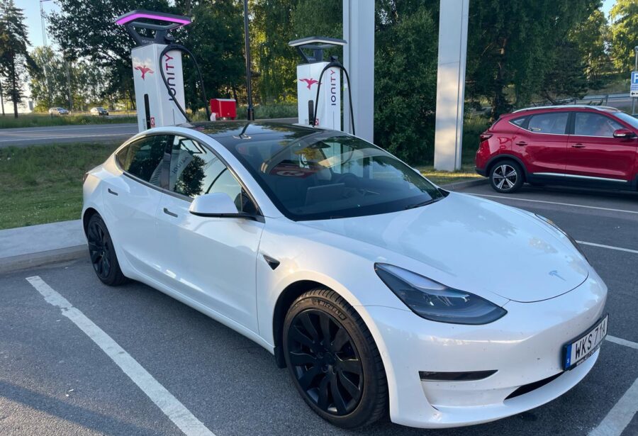 Tesla förbättrar tillgången på snabbladdare från tredjepart Elfordon se