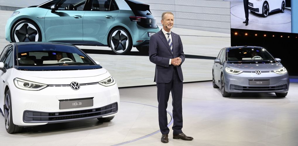 VW-chefen: Vi ska tjäna lika mycket pengar på elbilar som bensinbilar