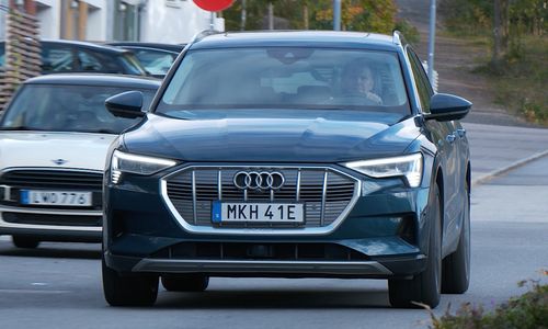 Film: Alrik Söderlind provkör elbilen Audi e-tron – en sofistikerad elsuv