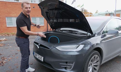 Film: Alrik Söderlind provkör Tesla Model X – snabb och rymlig, men också bullrig och dyr