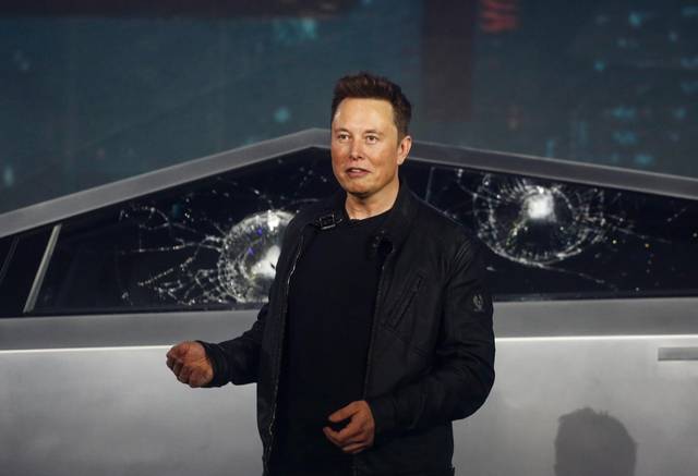 Elon Musk: Därför sprack rutan på Cybertruck