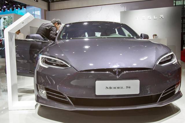 Nu börjar Tesla ta betalt för uppkoppling i bilen