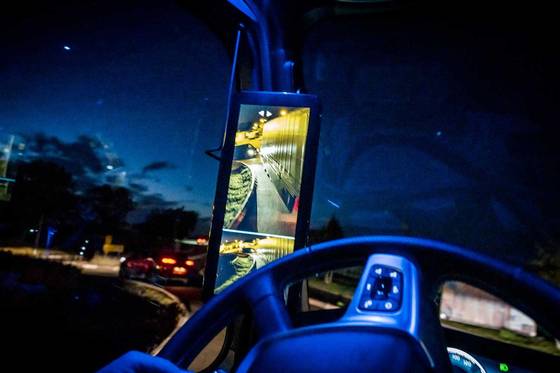 Daimler lanserar digitala backspeglar