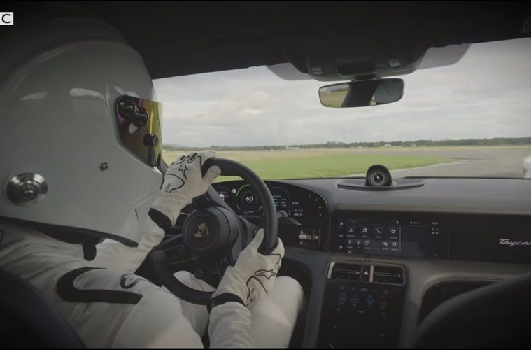 ”The Stig” från Top Gear kör Porsche Taycan Turbo S