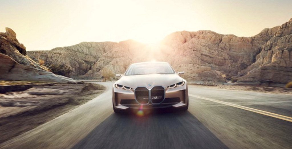 Premiär: BMW:s nya elbil i4 får en jättegrill
