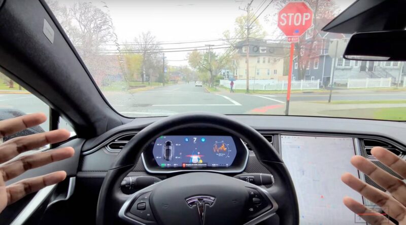 Nu kan Teslan stanna för trafikljus och stoppskyltar