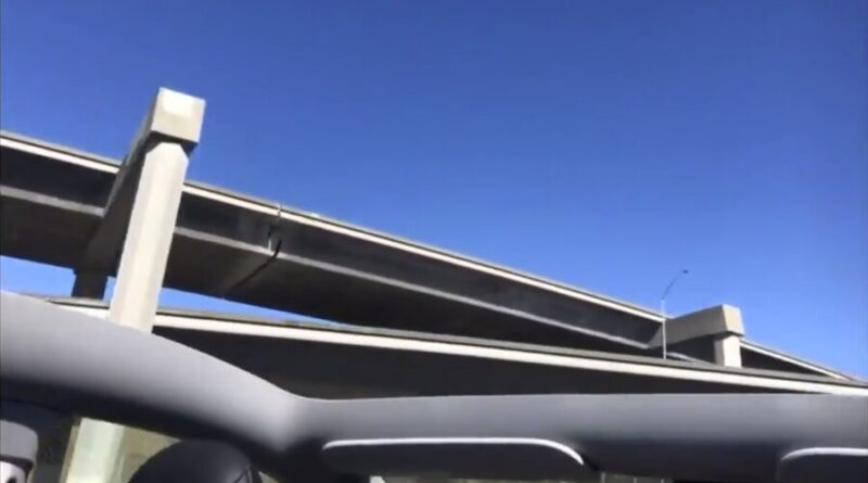 Taket flög av på en sprillans ny Tesla Model Y i farten – blev ofrivillig cabriolet