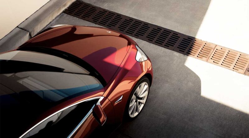 Tesla ska låta utvalda kunder testa helt självkörande bilar med start nästa vecka
