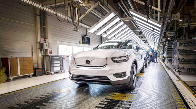 Produktionen av Volvo XC40 Recharge har startat – leverans i slutet på året