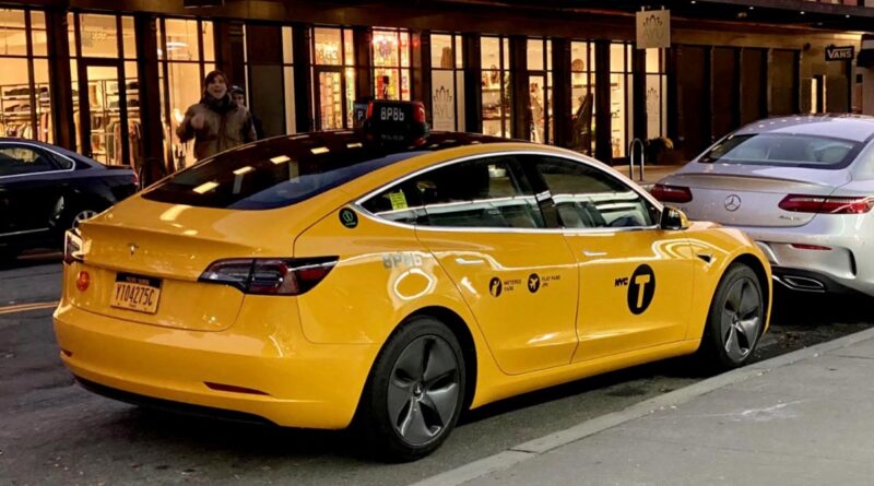 New York får sin första gula Tesla Model 3-taxi