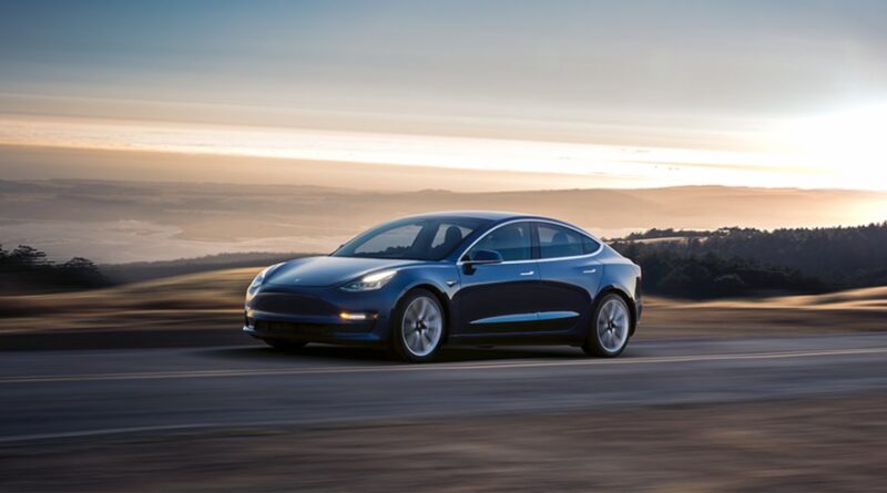 Tesla erbjuder självkörning som prenumeration