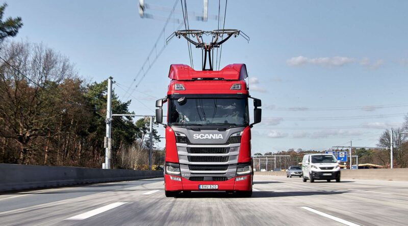 Framtidens lastbilar får kraften uppifrån – eller nerifrån
