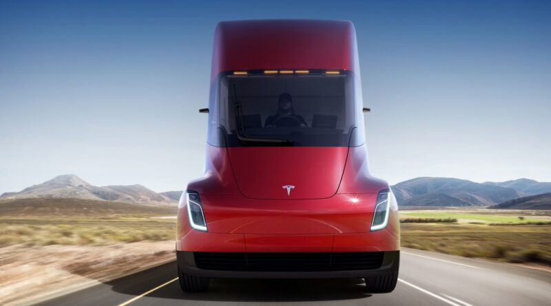 Teslas Semi börjar levereras i slutet av året