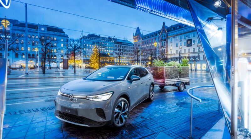 Volkswagen förvandlar julgranar till el åt Sveriges elbilar
