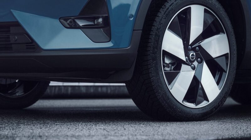 Volvos elbilar får året runt-däck som standard