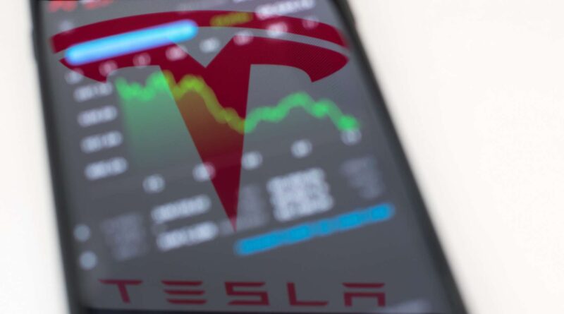 Teslas marknadsvärde störtdyker – ned 300 miljarder dollar
