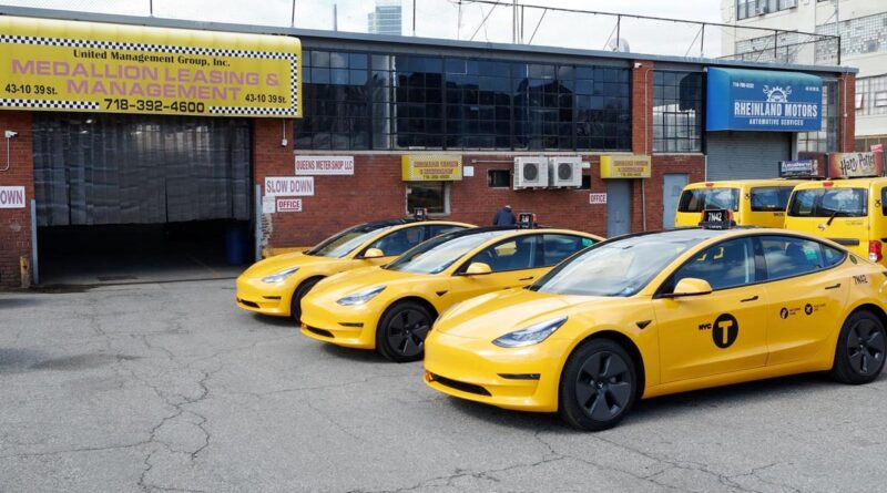 Symbolen för New York: Staden får fler gula eldrivna taxibilar efter framgången med Tesla Model 3