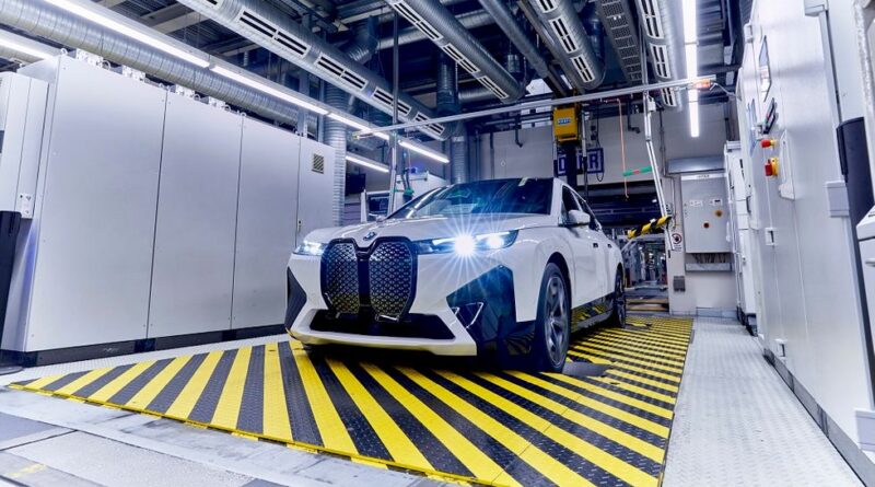 BMW:s teknikpackade iX snart i serieproduktion