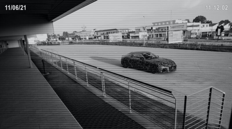 Maserati visar egna smygbilder på sin första elbil