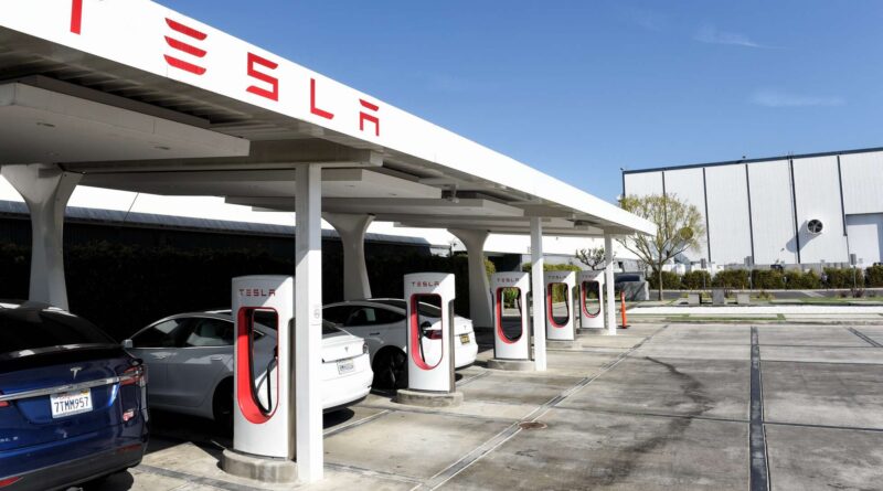 Första Tesla Supercharger-stationen har stängts