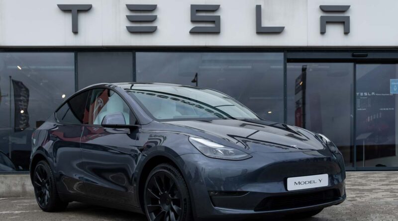 Officiellt: Nu finns Tesla Model Y att se i utvalda butiker