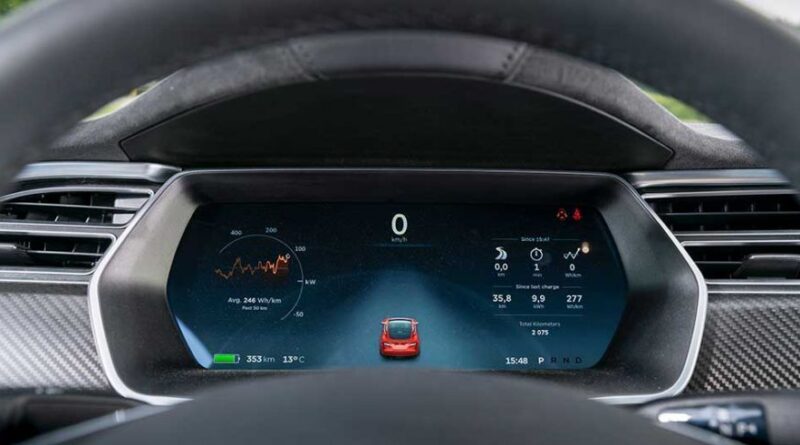 Ny studie: Teslas Autopilot gör föraren mindre uppmärksam