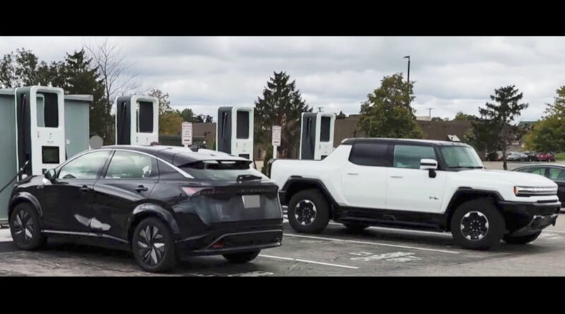 Video: Youtuber snubblar över elbilarna GMC Hummer EV och Nissan Ariya vid publika laddare