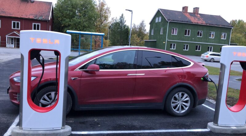 Nu har Tesla 50 stationer med Superchargers i Sverige