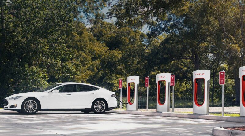 Tesla vill tredubbla antalet Superchargers inom två år