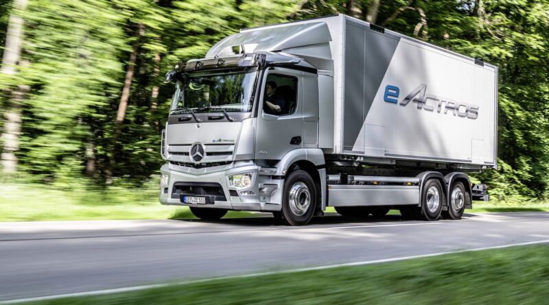 Svenska Einride lägger första storordern på Mercedes eldrivna lastbil
