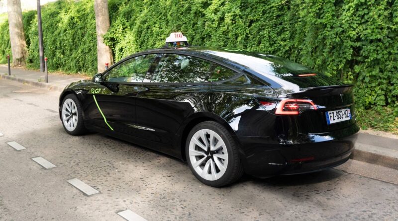 Taxibolag stoppar Tesla Model 3 efter dödsolycka