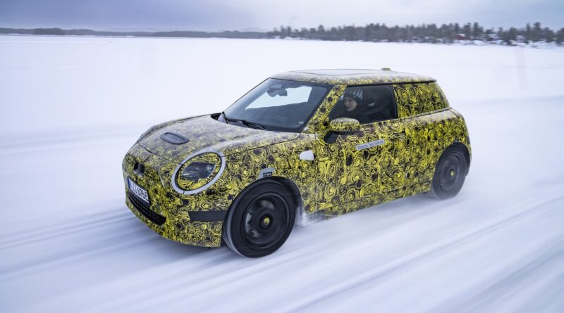 Nästa generation av eldrivna Mini vintertestas i Arjeplog