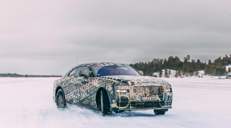 Se när Rolls-Royce vintertestar elbilen Rolls-Royce Spectre i Arjeplog