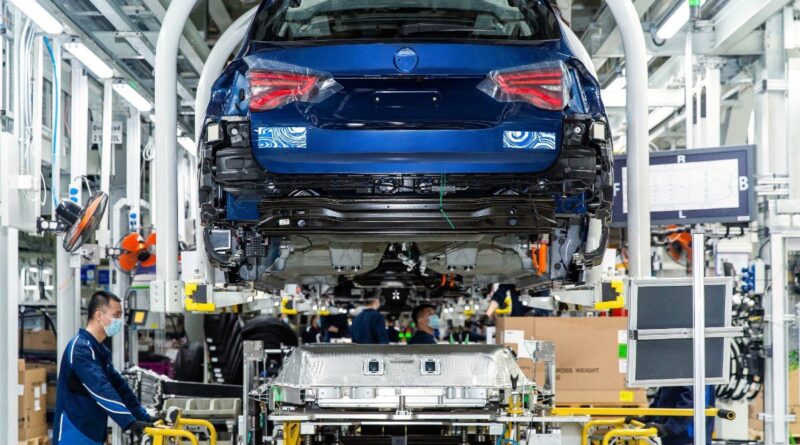 BMWs vd vill bromsa elbilsboomen: ”Måste vara försiktiga”
