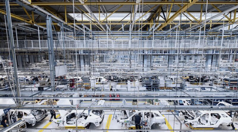 Mercedes lägger 20 miljarder på att anpassa fabriker för elbilar