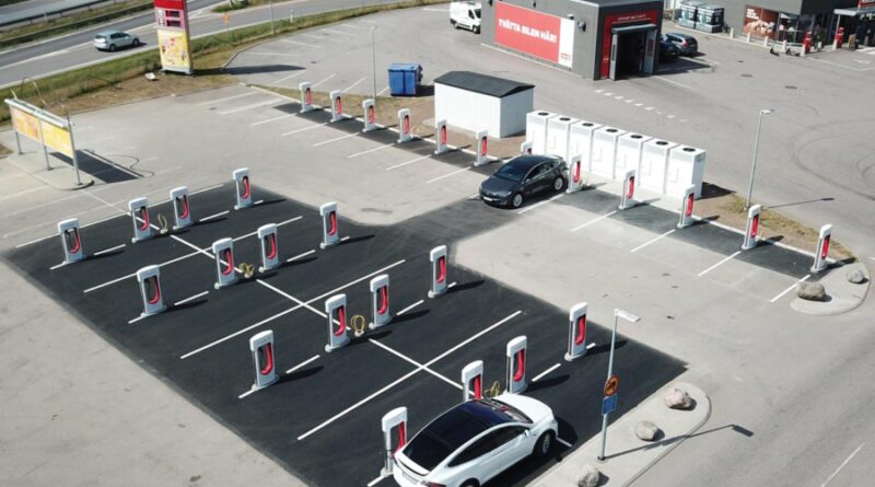 Tesla öppnar Sveriges största Supercharger-station i Halmstad