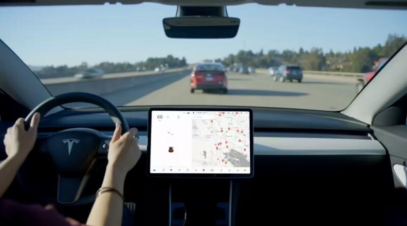 Tesla ska börja ta betalt för navigationsystem på äldre bilar