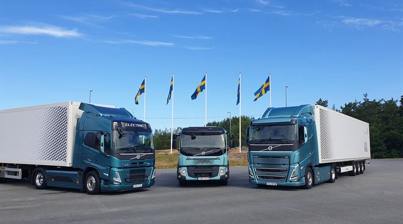 Volvokunder visar vägen – beställer Sveriges första tunga serieproducerade ellastbilar