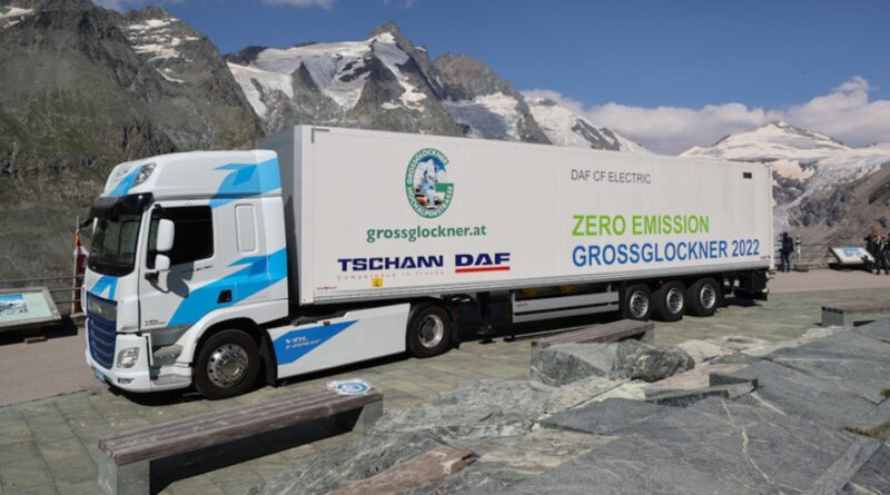 Eldriven lastbil från DAF klättrar över Alperna