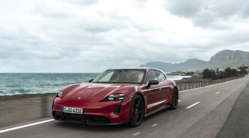 Porsche: Lättare att höja priser på elbilar än på förbränningsbilar
