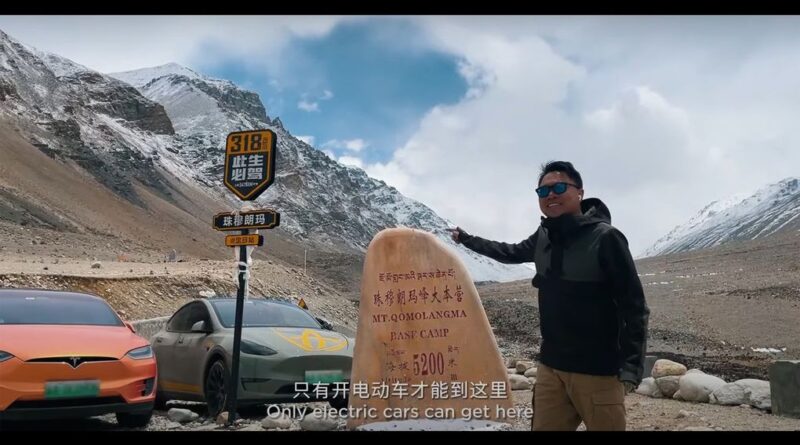 Tesla Model X och Y tog sig till Mount Everests basläger