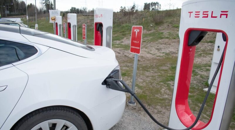 Var tredje ny bil som säljs i Sverige är en elbil