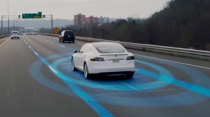 Teslas Autopilot förhindrar 40 bilkrascher om dagen där någon trycker på fel pedal