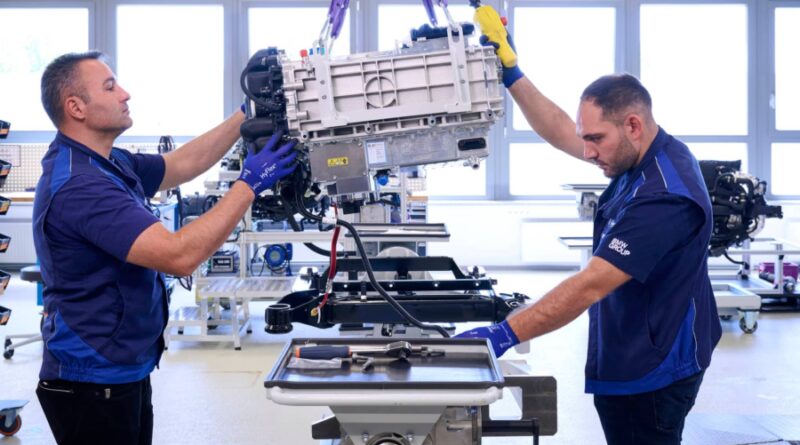 BMW:s bränslecellsbil iX5 Hydrogen i produktion