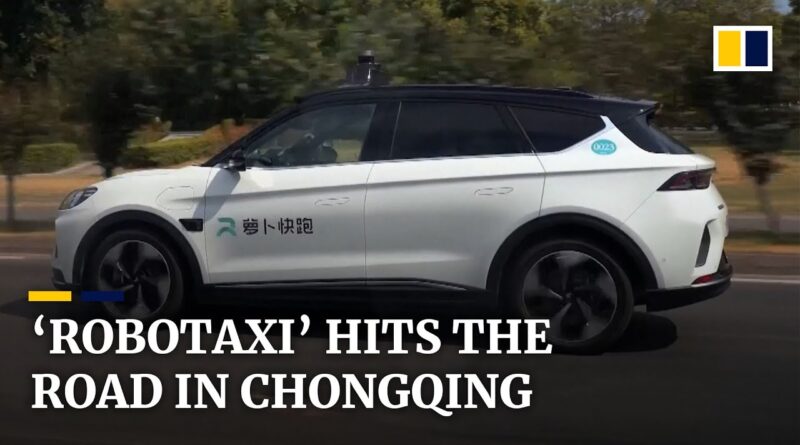 Video: Helt förarlösa taxibilar har nu börjat köra i Kina
