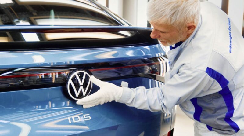 VW: Försäljningen av elbilar har ”tagit ett sidospår” efter dyrare el – men den återhämtar sig snart