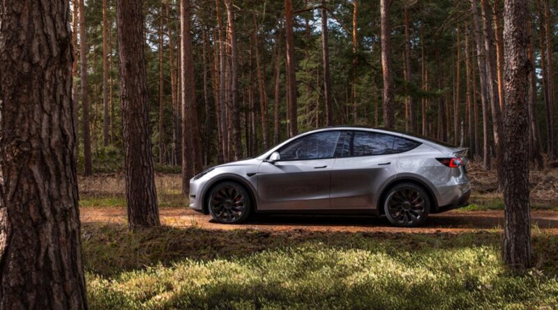 Tesla Model Y slår rekord som bästsäljande bil i Norge – petar VW efter 53 år