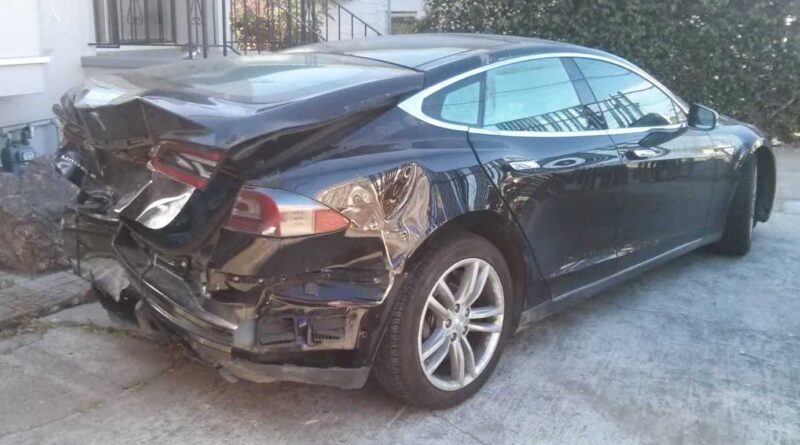 Tesla skrotas inte oftare – men elbilar dyrare laga efter skada