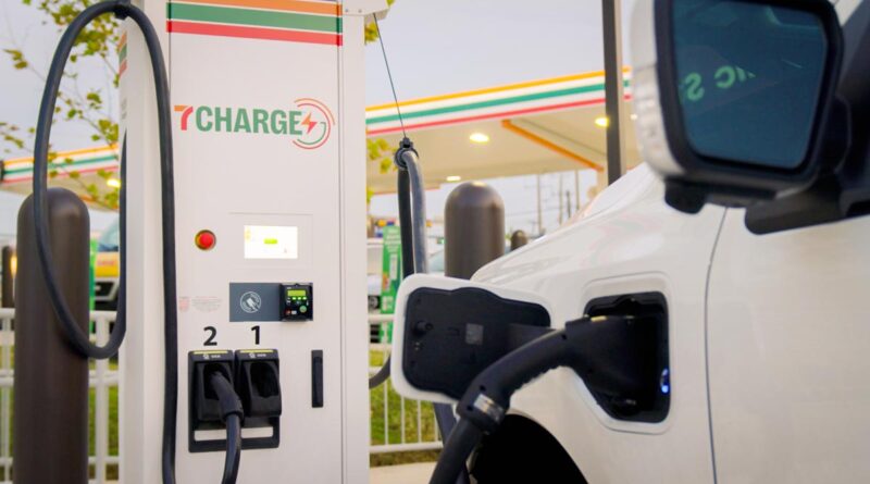 7-Eleven kompletterar sina bensinpumpar med snabbladdare i USA
