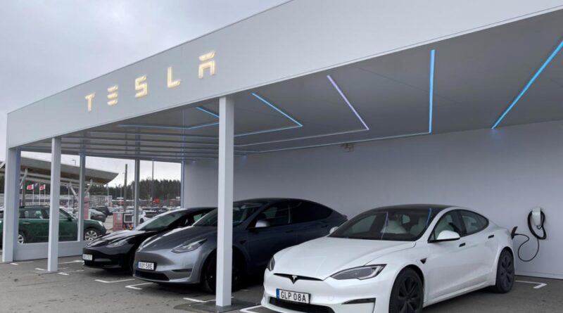 Tesla öppnar nya snabbladdare och nytt provkörningskoncept i Örebro